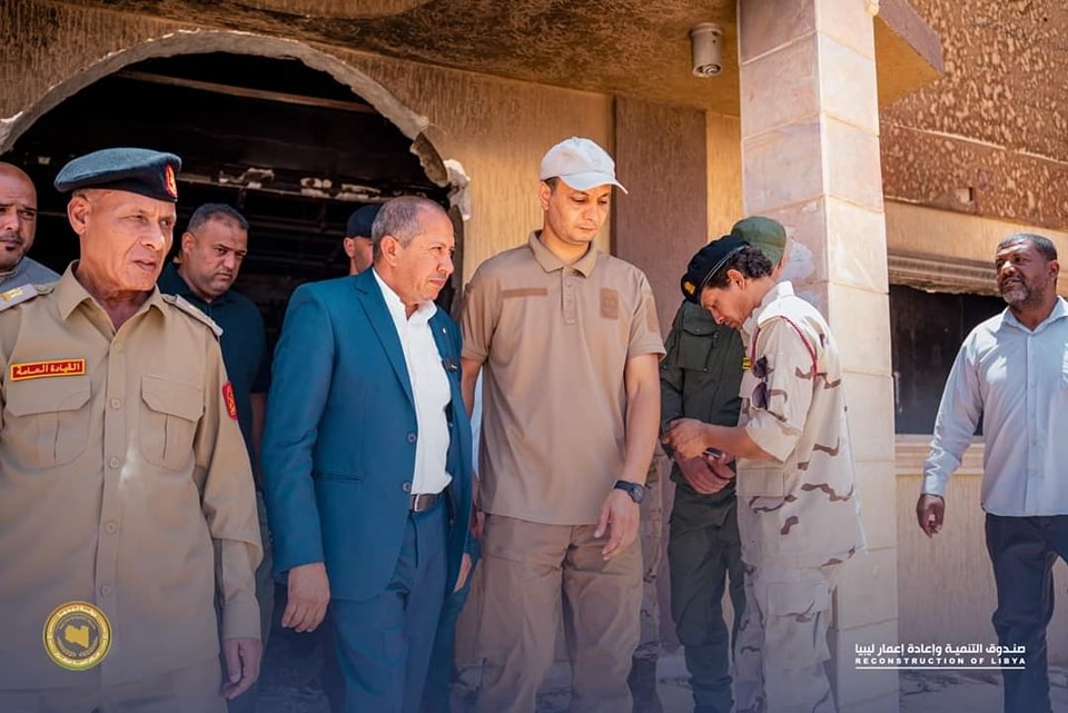 بلقاسم حفتر يتفقد مبنى بلدية براك الشاطئ